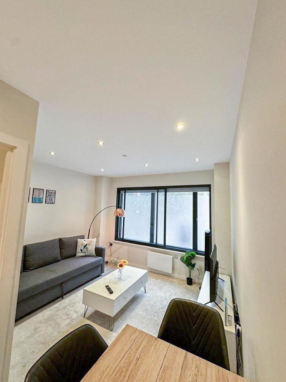 Chic 1-Bedroom Flat In Elephant & Castle, Near The Shard London Exterior photo